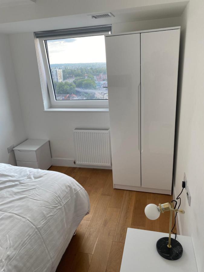 Morden 1 Bedroom City- Apt Central Stylish Living クロイドン エクステリア 写真