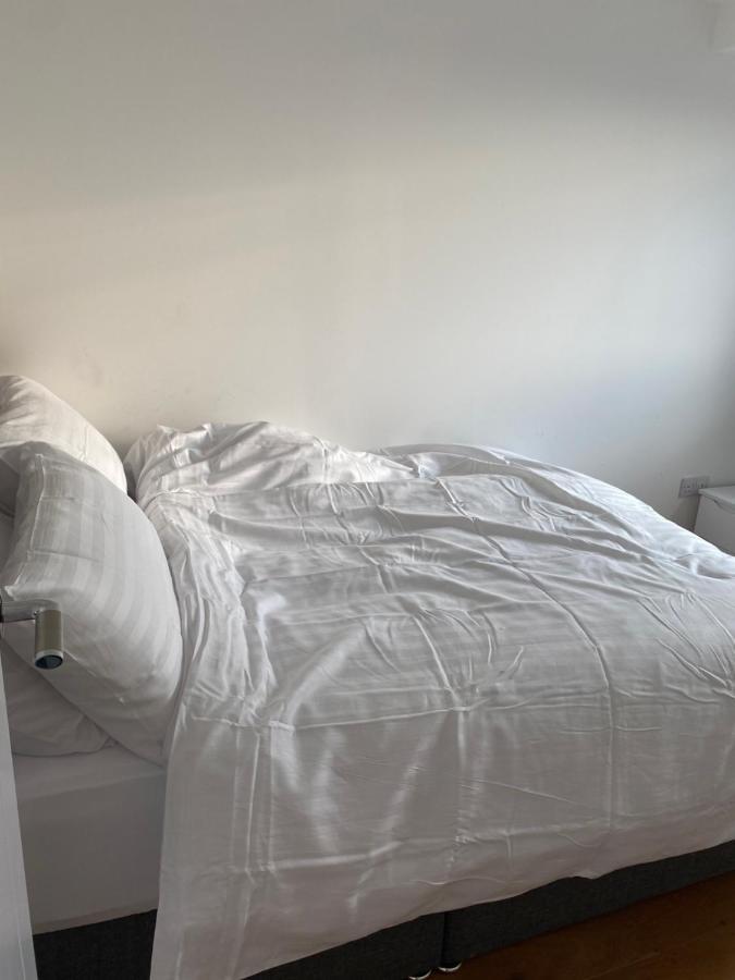 Morden 1 Bedroom City- Apt Central Stylish Living クロイドン エクステリア 写真
