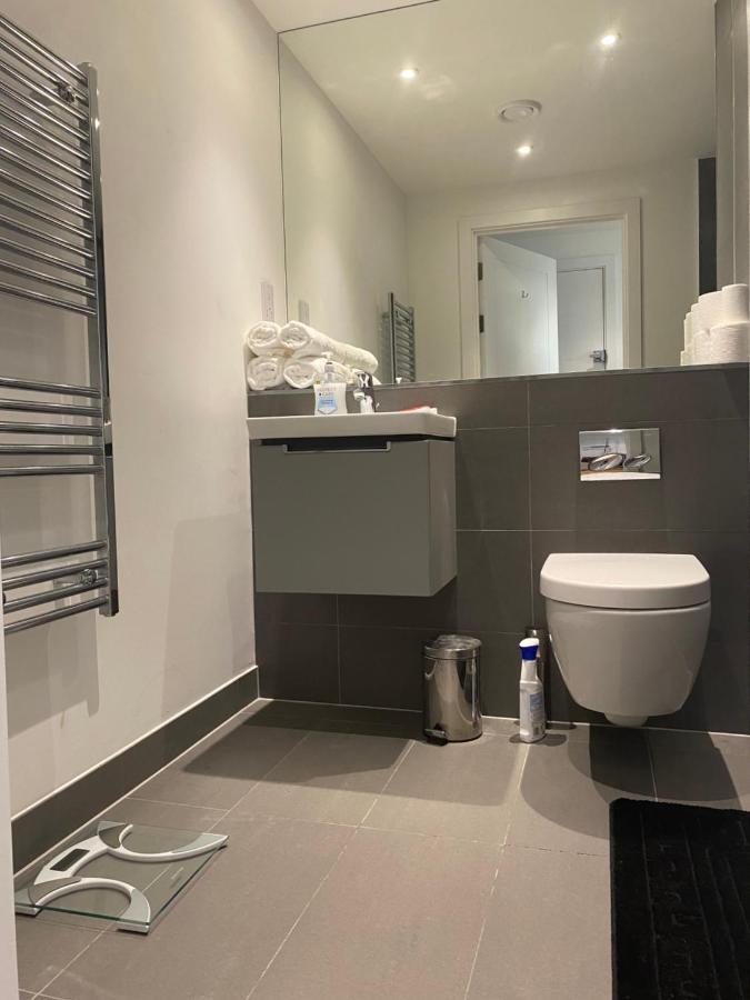 Morden 1 Bedroom City- Apt Central Stylish Living クロイドン エクステリア 写真